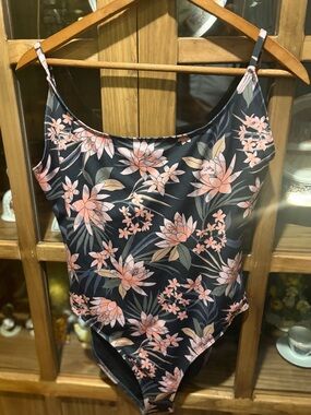 Billabong Floral Hawaiian Print Black One-Piece Swimsuit Size Large NWOT